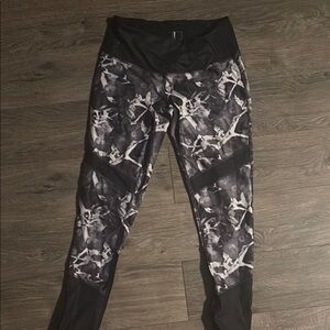 Mondetta Black and Gray Patterned Leggings